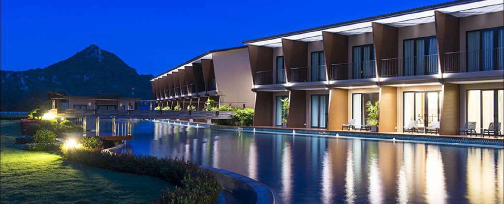 La Isla Pranburi Beach Resort Sam Roi Yot Exterior photo